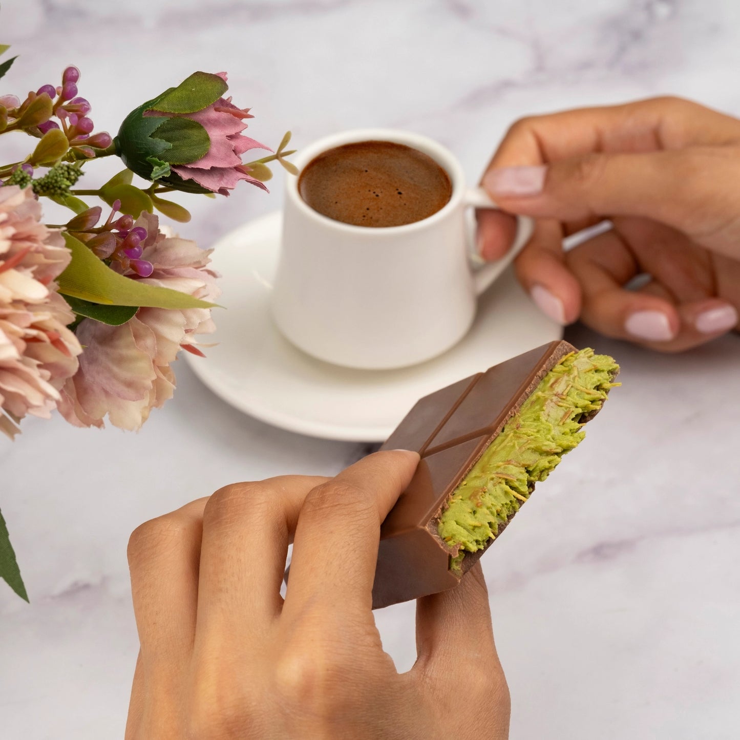 100g Pistachio & Kadayif Schokolade – goldbraune Kadayif-Fäden und Pistazien in Milchschokolade